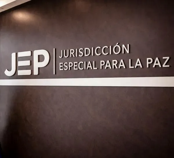 Avanza en el Senado de Colombia una reforma para cerrar las salas de la JEP en marzo de 2028