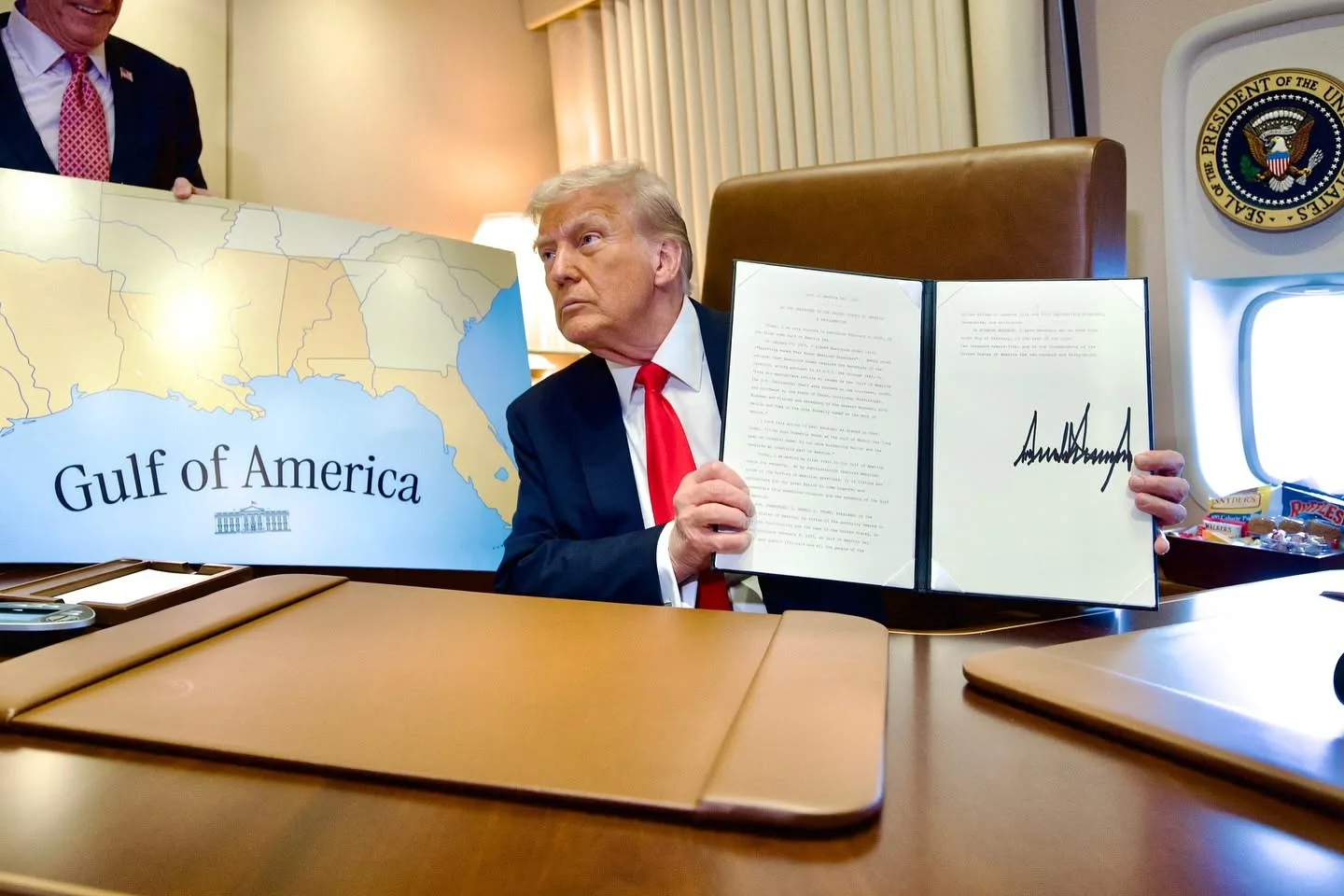 Donald Trump promueve el uso del término "superinteligencia" en vez de IA dentro del gobierno de Estados Unidos