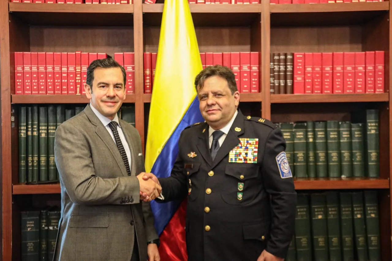 El gobierno solicita la insubsistencia del director nacional de Bomberos por fallas de transparencia
