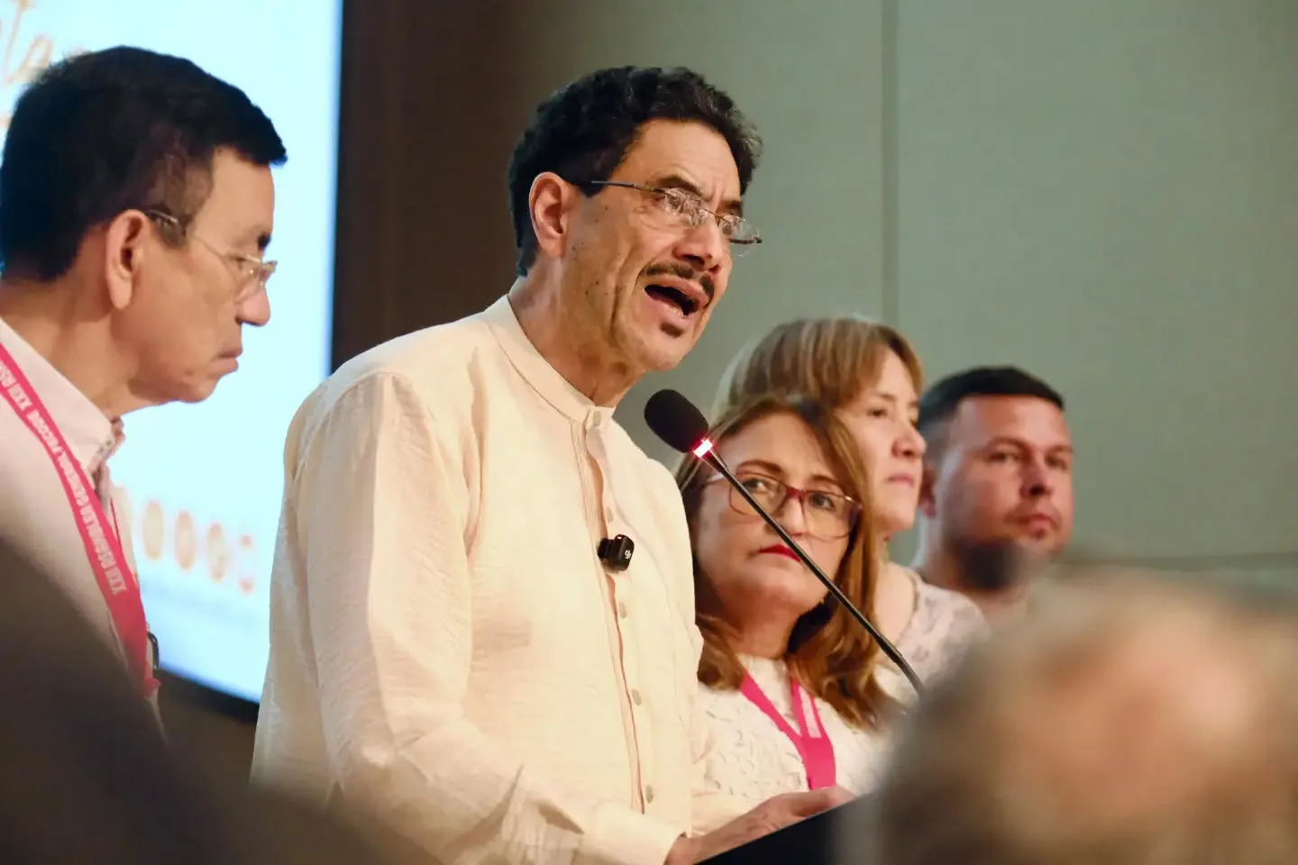 Iván Cepeda interpone tutela por la presencia de tropas estadounidenses en Colombia