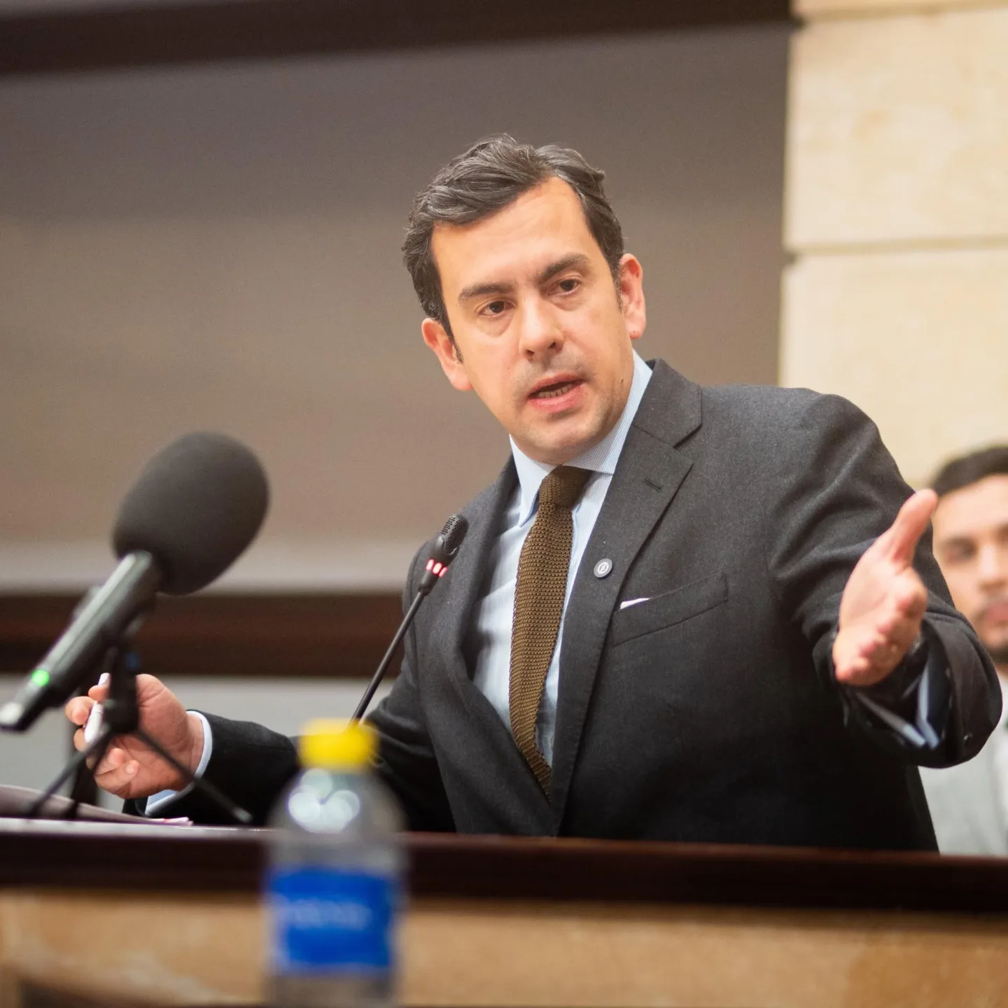 Salida de Rodrigo Lara del Ministerio del Interior: su esposa expone las razones del retiro