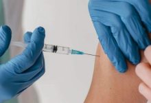 vacunaci&oacute;n contra COVID-19 / j&oacute;venes vacunados con COVID-19 / vacunas chinas / Ser&iacute;a necesaria una tercera dosis de la vacuna Pfizer / licor antes o despu&eacute;s de vacunarte