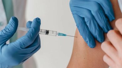 vacunación contra COVID-19 / jóvenes vacunados con COVID-19 / vacunas chinas / Sería necesaria una tercera dosis de la vacuna Pfizer / licor antes o después de vacunarte