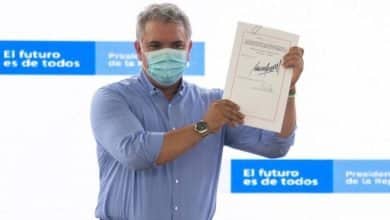 Gobierno deber&aacute; entregar contratos de compra de vacunas contra COVID