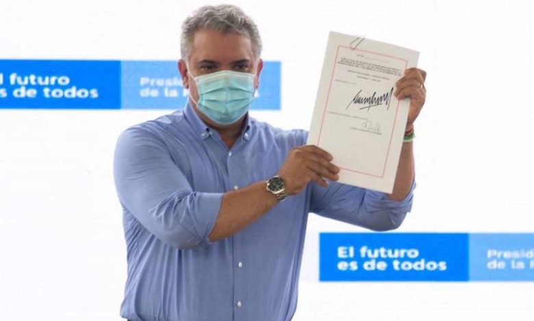 Gobierno deber&aacute; entregar contratos de compra de vacunas contra COVID