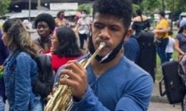 Joven m&uacute;sico habr&iacute;a sido detenido y luego se autoincrimin&oacute; como v&aacute;ndalo