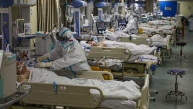 Criterios cl&iacute;nicos para decidir asignaci&oacute;n de camas UCI