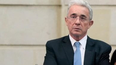 Estudiantes le dijeron a Uribe “asesino” durante conferencia en España fiscal