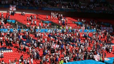 Hincha cay&oacute; de la tribuna en Wembley