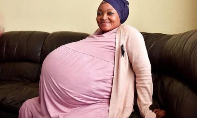 Mujer dio a luz a 10 bebés y estableció un nuevo récord