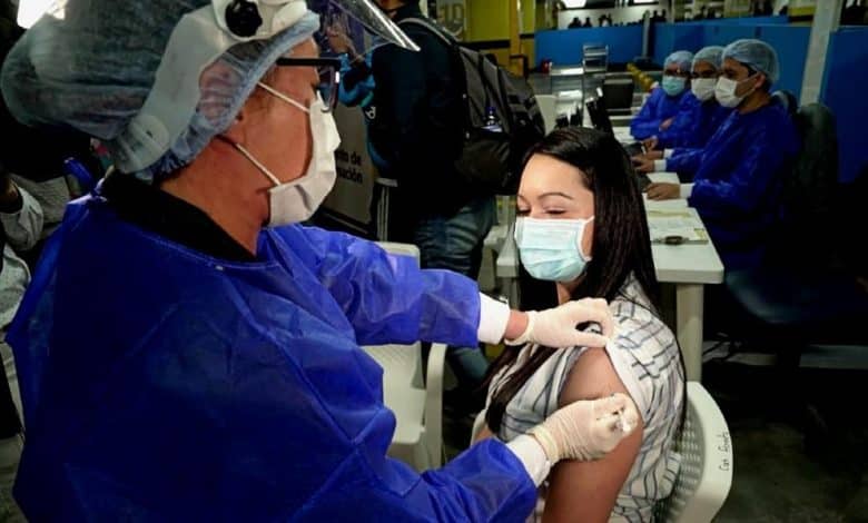 Pico y C&eacute;dula para vacunaci&oacute;n COVID