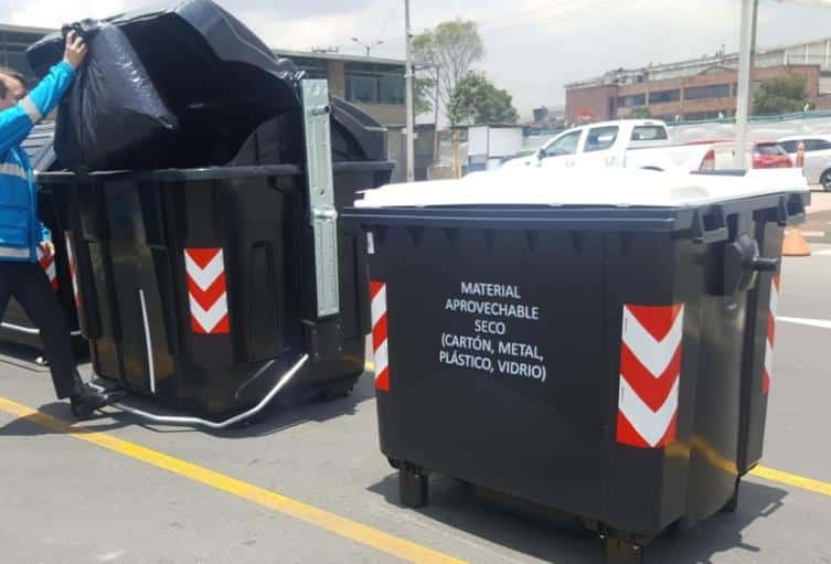 Cabezas humanas en contenedor de basura