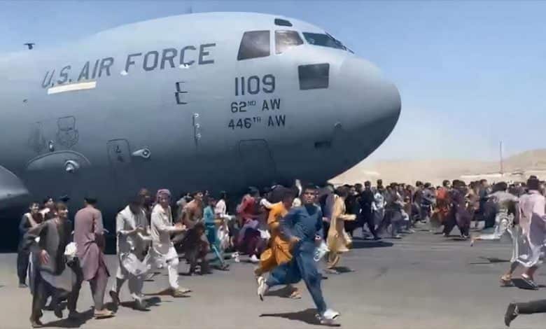 restos humanos en el tren de aterrizaje de avi&oacute;n