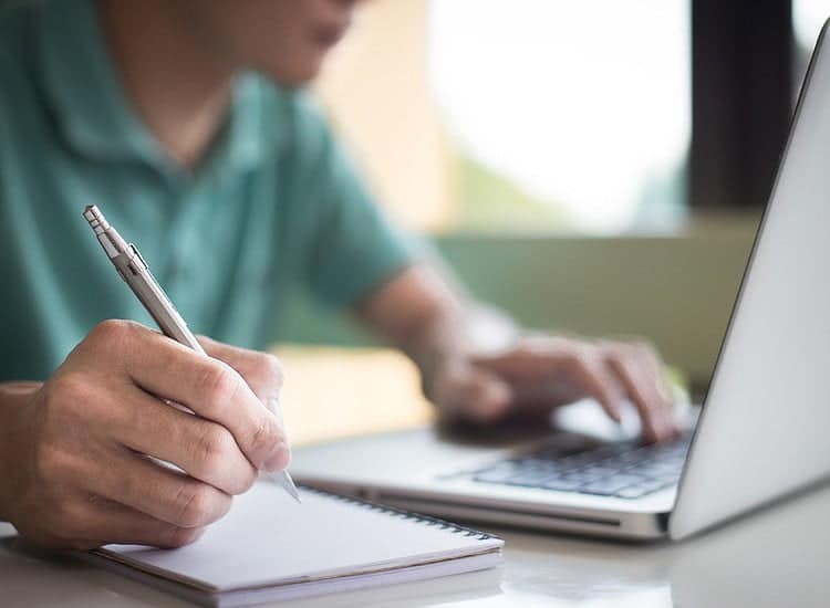 cursos gratis para aprender y certificarse en tecnolog&iacute;as idiomas