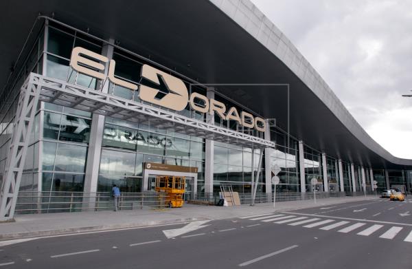 aeropuerto El Dorado / retrasos y cancelaciones africanos / Africanos en Colombia: ¿Qué pasa con los que presenten documentos falsos? / Aeronáutica Civil