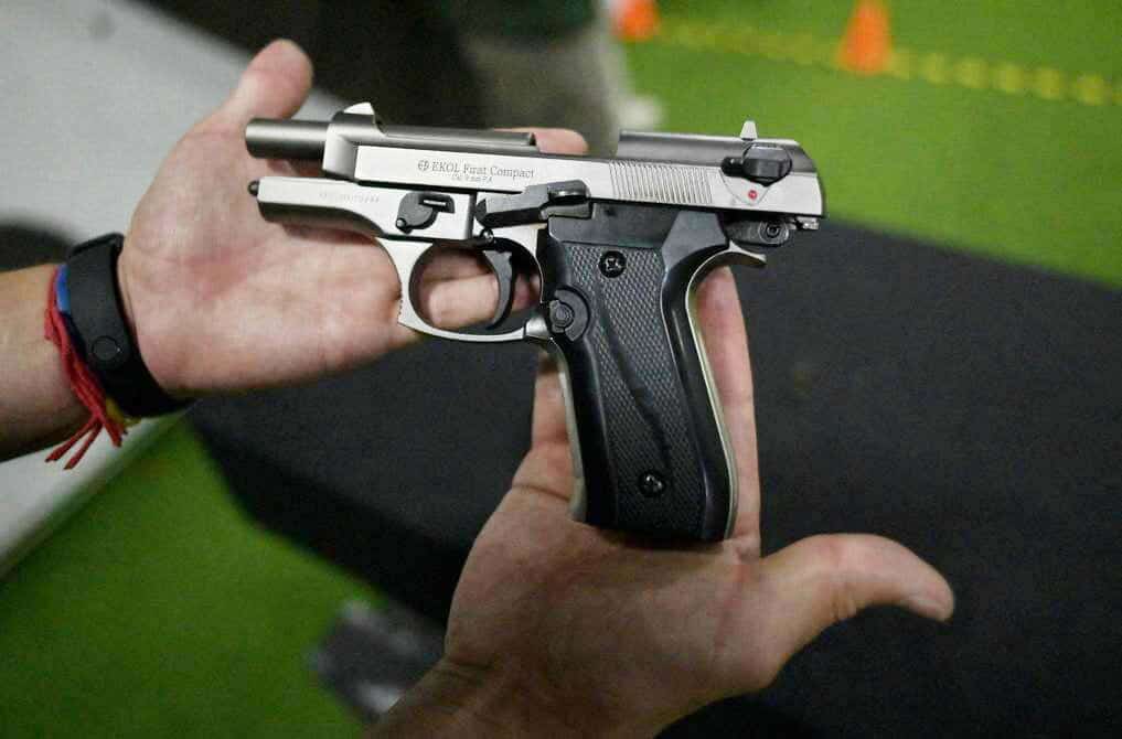 Gobierno firmó decreto que regula el uso de armas traumáticas