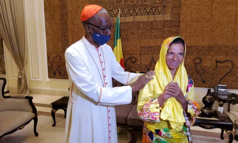 hermana Gloria Cecilia Narv&aacute;ez