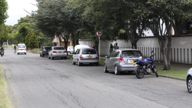 parqueo en v&iacute;a