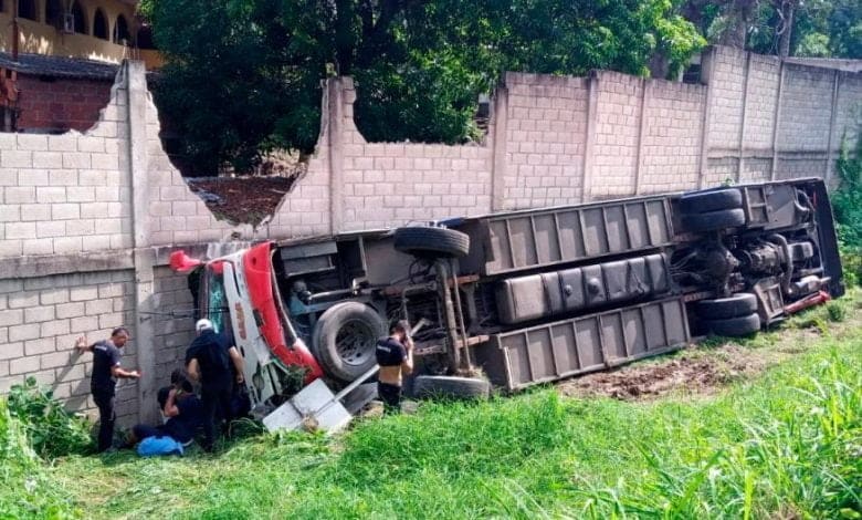 accidente del Bus del grupo de Mr. Black