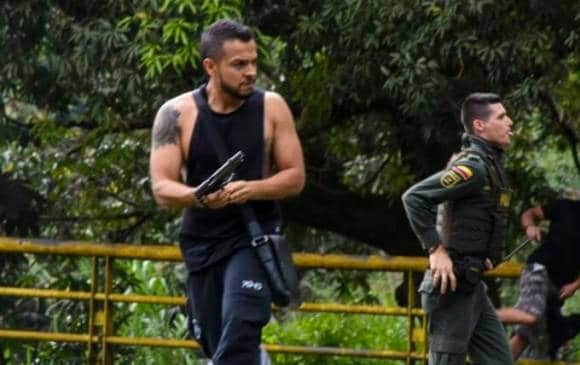 Andr&eacute;s Escobar hace colecta