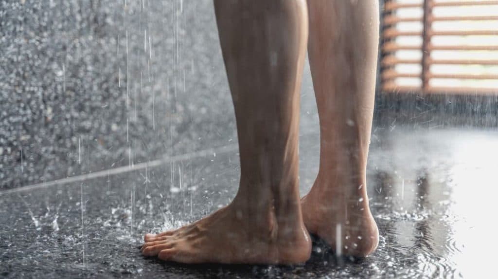 Por esta raz&oacute;n nunca deber&iacute;a orinar mientras se ducha / errores al ducharse