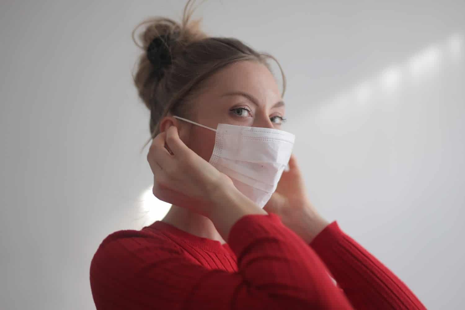 Este es el mejor tapabocas para protegerse de &oacute;micron / Espa&ntilde;a deja de usar el tapabocas | s&iacute;ndrome postcovid / covid