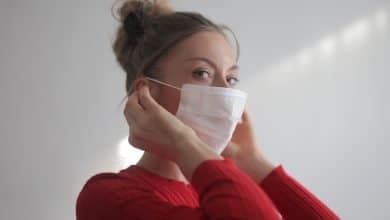 Este es el mejor tapabocas para protegerse de &oacute;micron / Espa&ntilde;a deja de usar el tapabocas | s&iacute;ndrome postcovid / covid