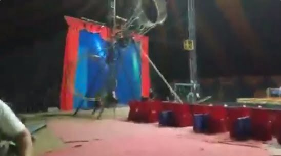 acr&oacute;bata cay&oacute; al vac&iacute;o