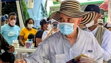 &Aacute;lvaro Uribe V&eacute;lez elecciones