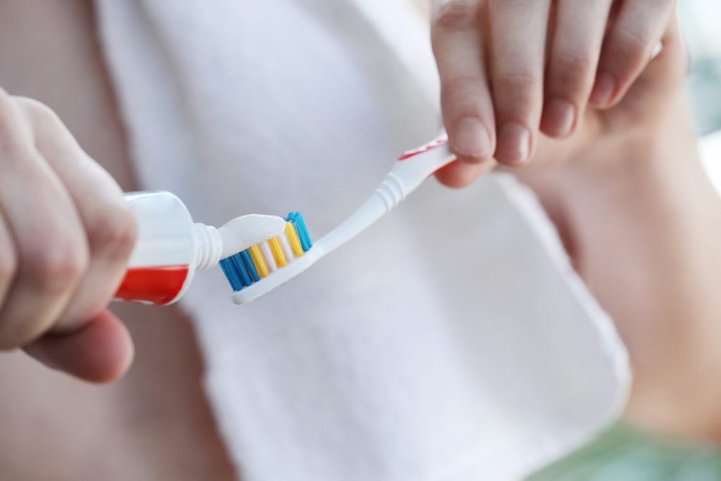 cambiar tu cepillo de dientes si tuviste COVID / pasta dental / racionamiento