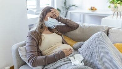 las mujeres embarazadas tienen m&aacute;s riesgos de complicaciones al final del embarazo / dar a luz