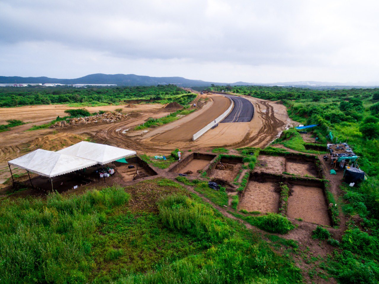 objetos arqueol&oacute;gicos en carreteras de Colombi
