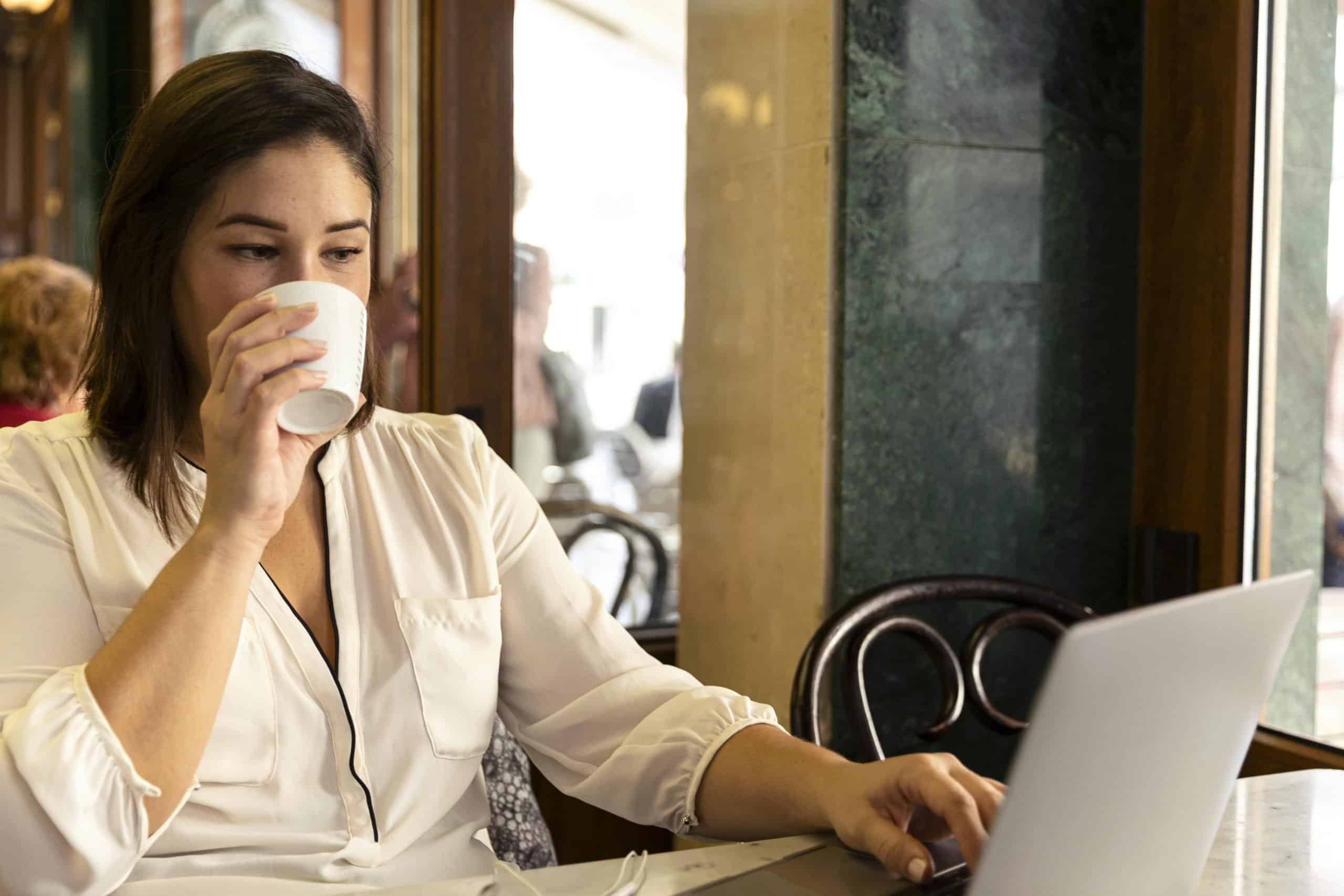 exceso de caf&eacute; / matcha - caf&eacute; en ayunas