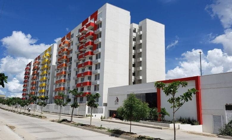 se lanz&oacute; de un edificio con un beb&eacute;