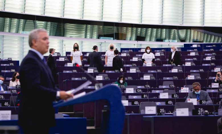 eurodiputados protestaron contra Iv&aacute;n Duque