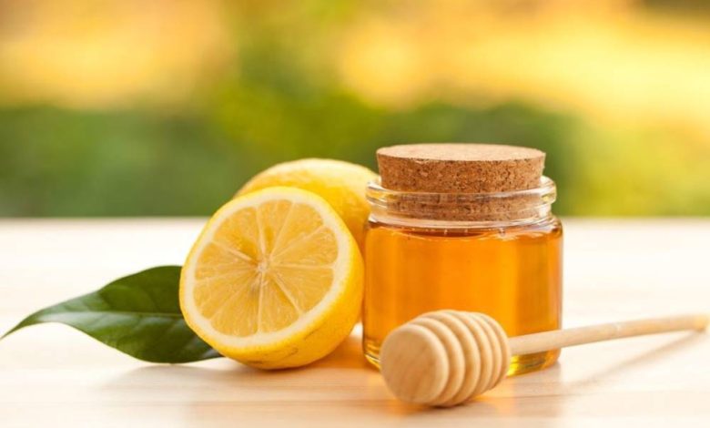As&iacute; es c&oacute;mo puedes lucir 10 a&ntilde;os m&aacute;s joven s&oacute;lo con miel y lim&oacute;n