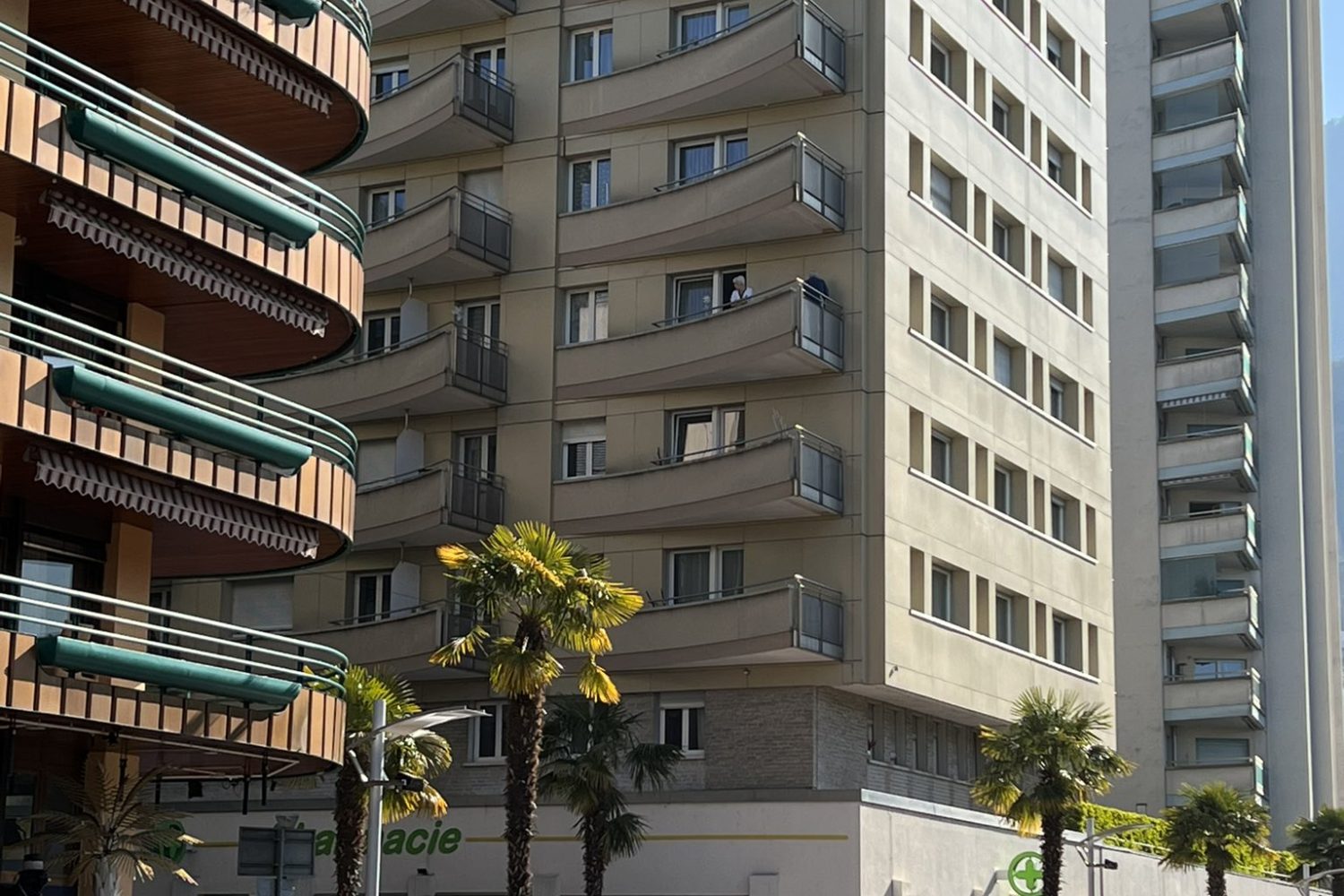 Cuatro personas de una misma familia perdieron la vida tras lanzarse de un s&eacute;ptimo piso