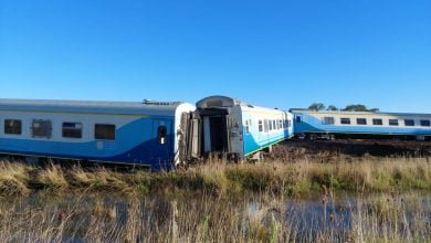 Tren se descarril&oacute; con m&aacute;s de 400 pasajeros a bordo | accidente ferroviario | trabajos de rescate en Grecia