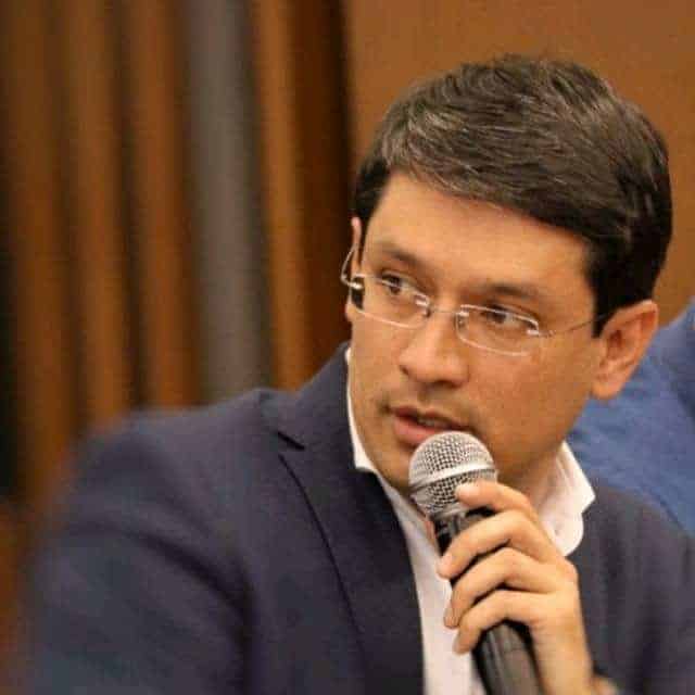 camilo romero debate