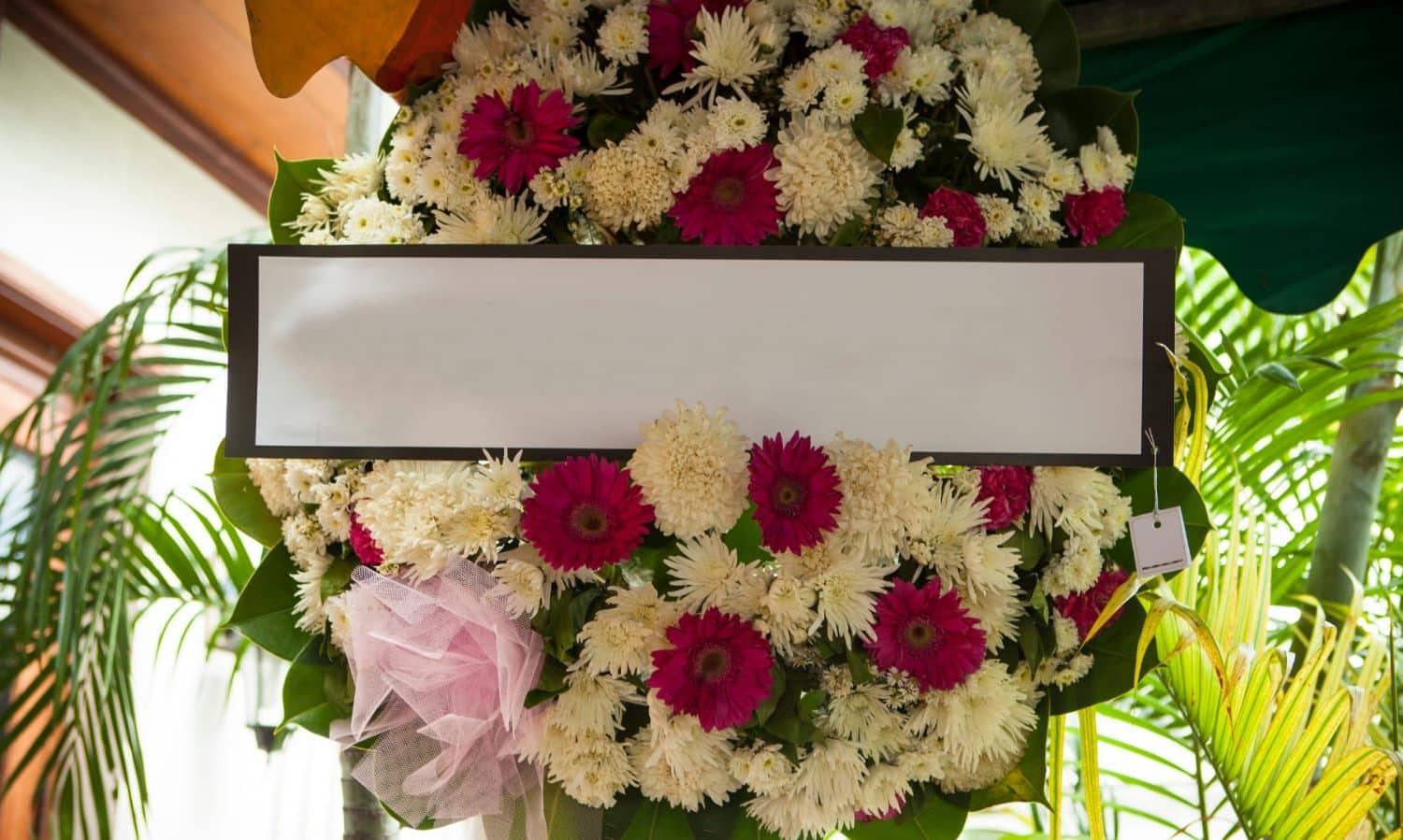 coronas de flores a trans en m&eacute;xico