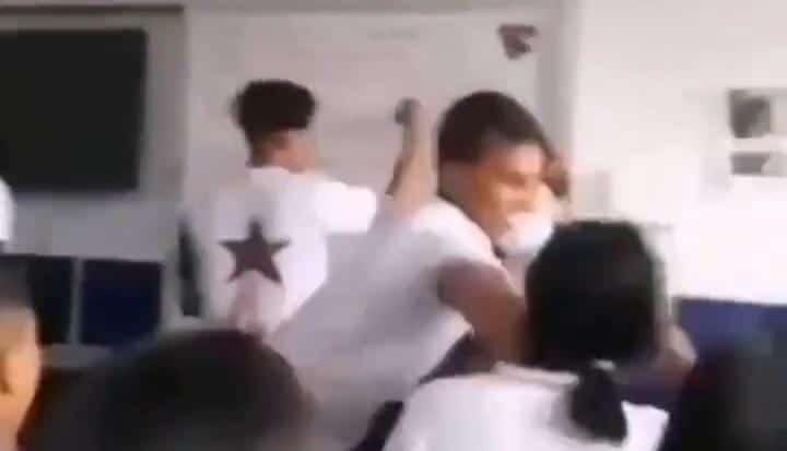 golpe a compa&ntilde;era a sal&oacute;n de clases en Cali