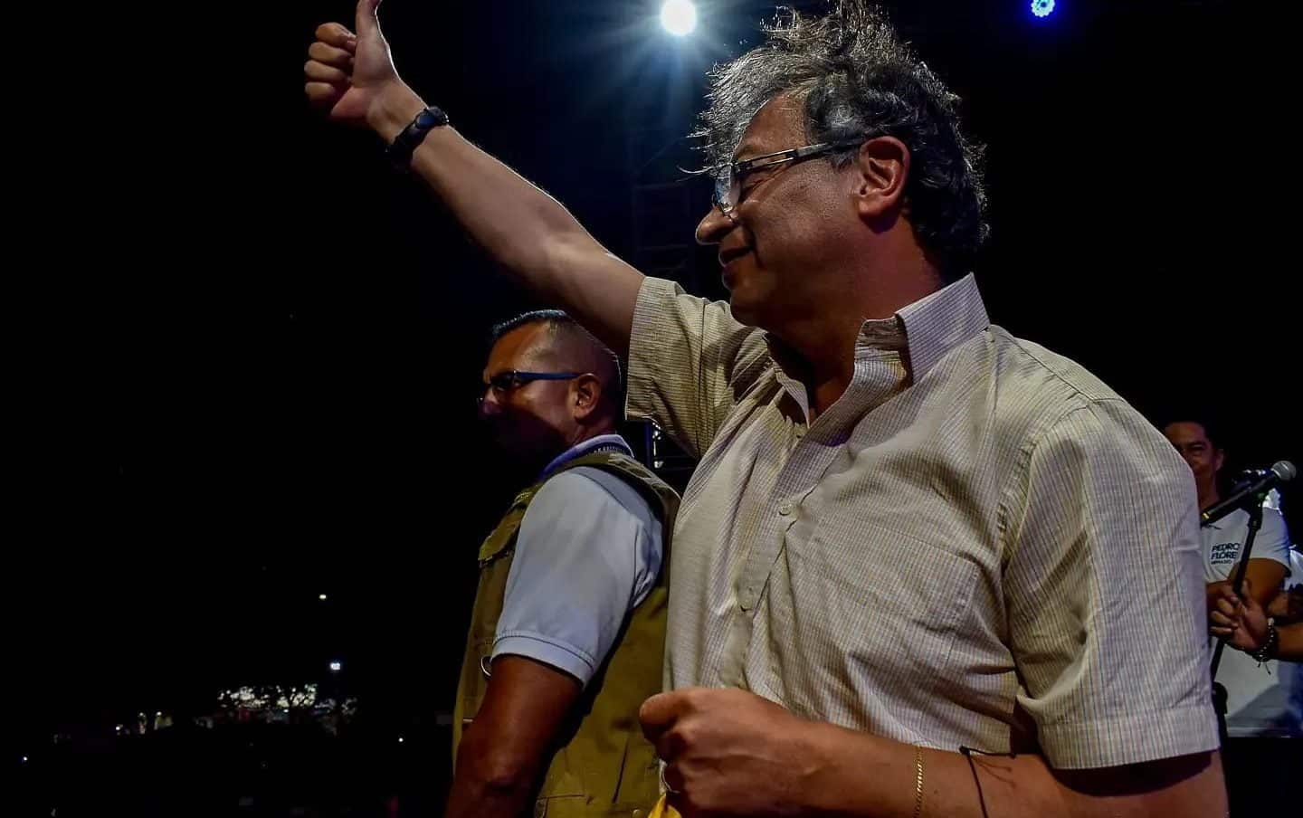 petro propone un tren de barranquilla a buenaventura consulta