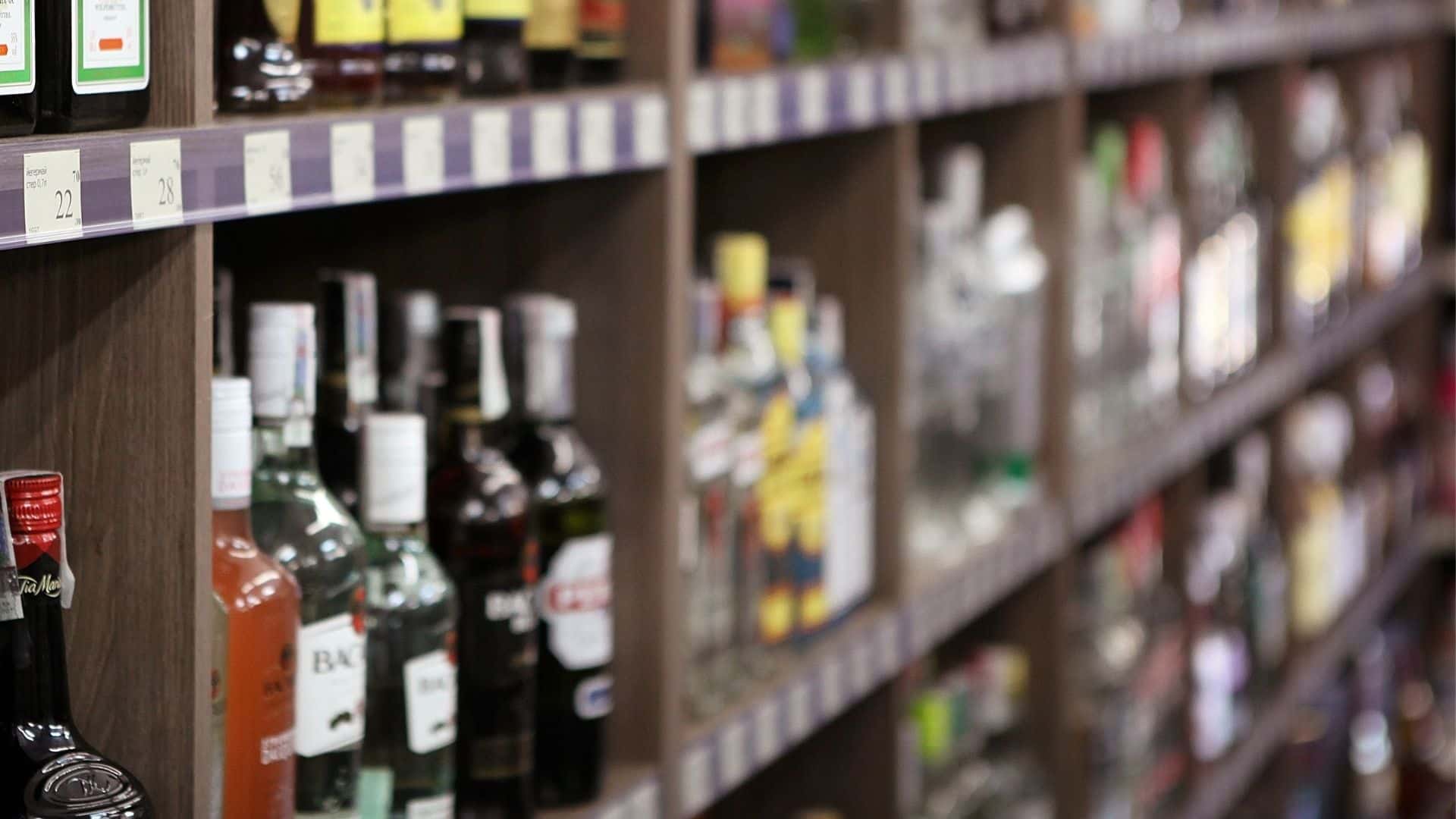 Canada y Rusia eliminar el licor ruso de sus establecimientos