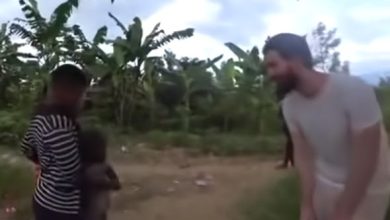 ni&ntilde;a africana llor&oacute; al ver un hombre blanco