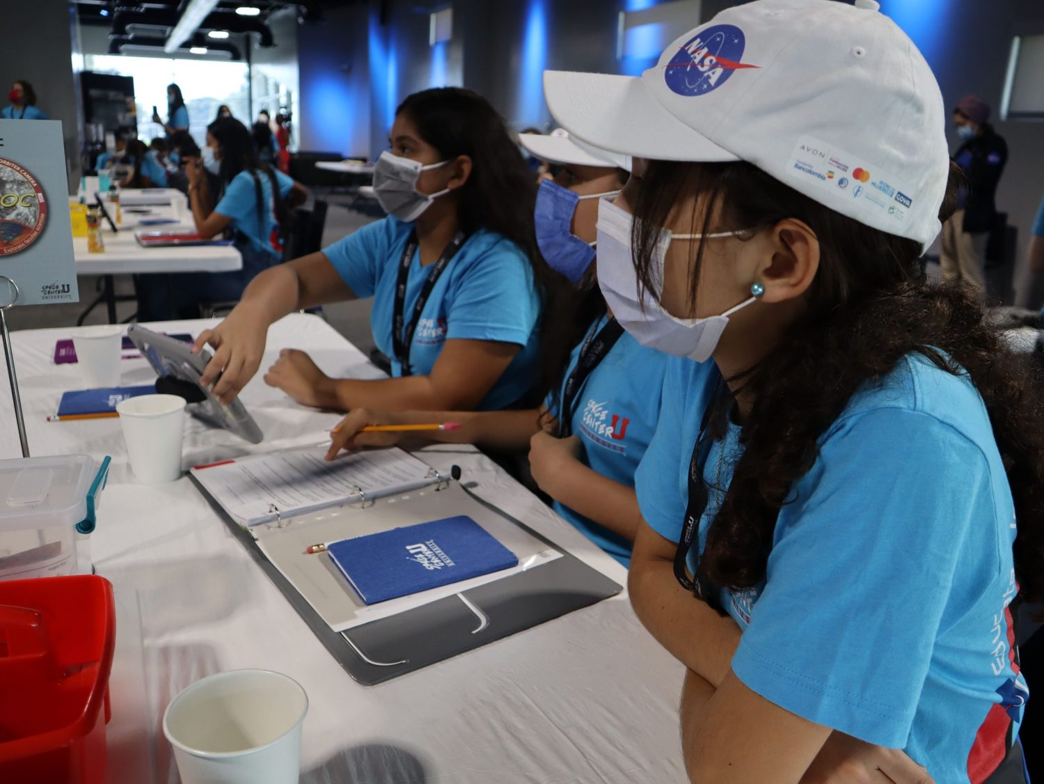 ni&ntilde;as a la NASA / ella es astronauta