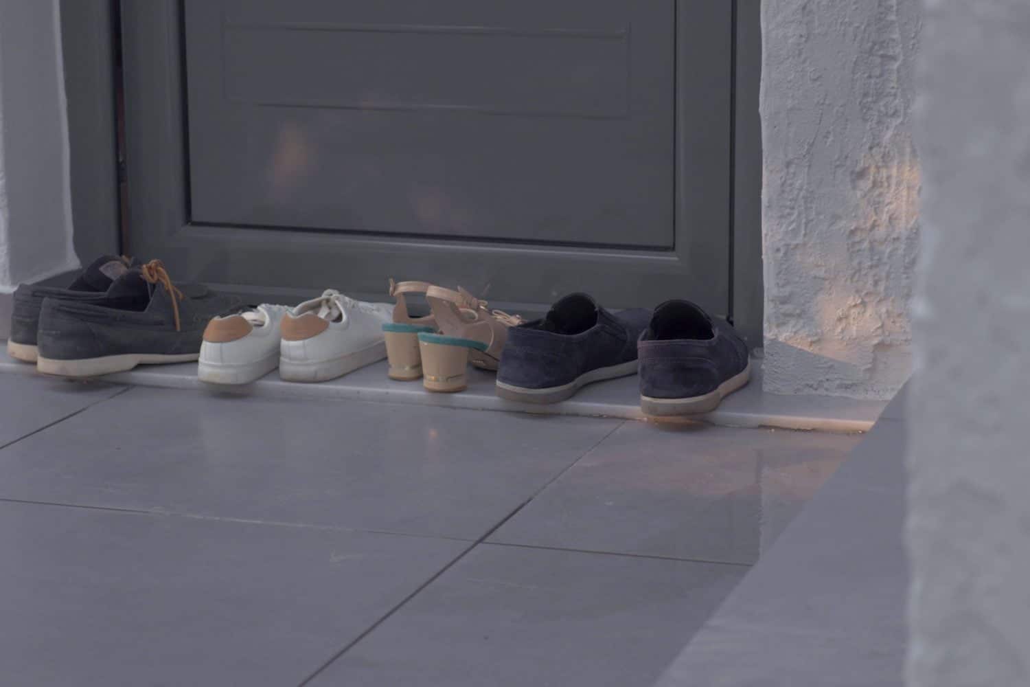 razones por las que deber&iacute;as quitarte los zapatos al llegar a casa