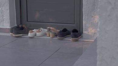 razones por las que deber&iacute;as quitarte los zapatos al llegar a casa