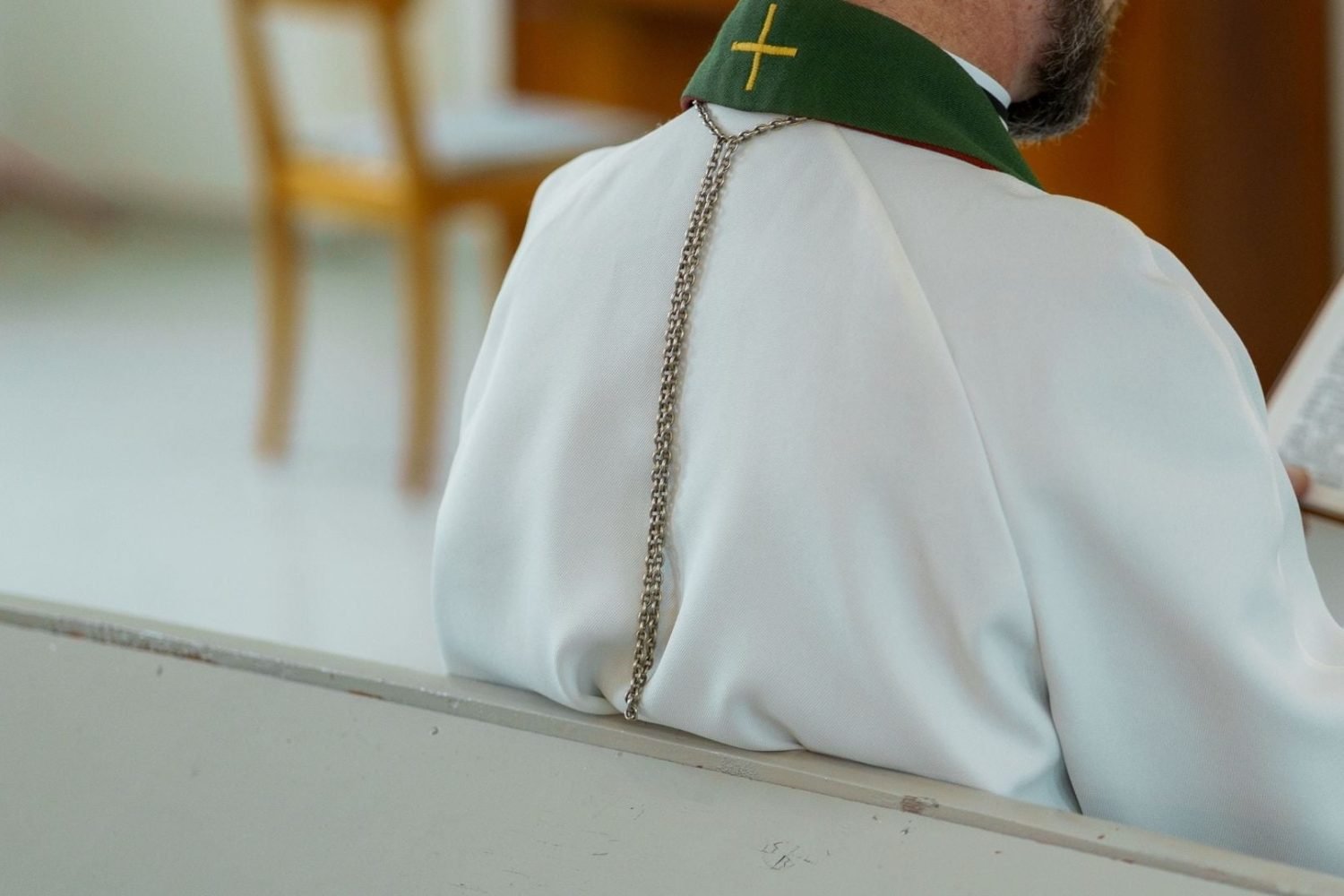 Sacerdote le dispar&oacute; a polic&iacute;a pederastia