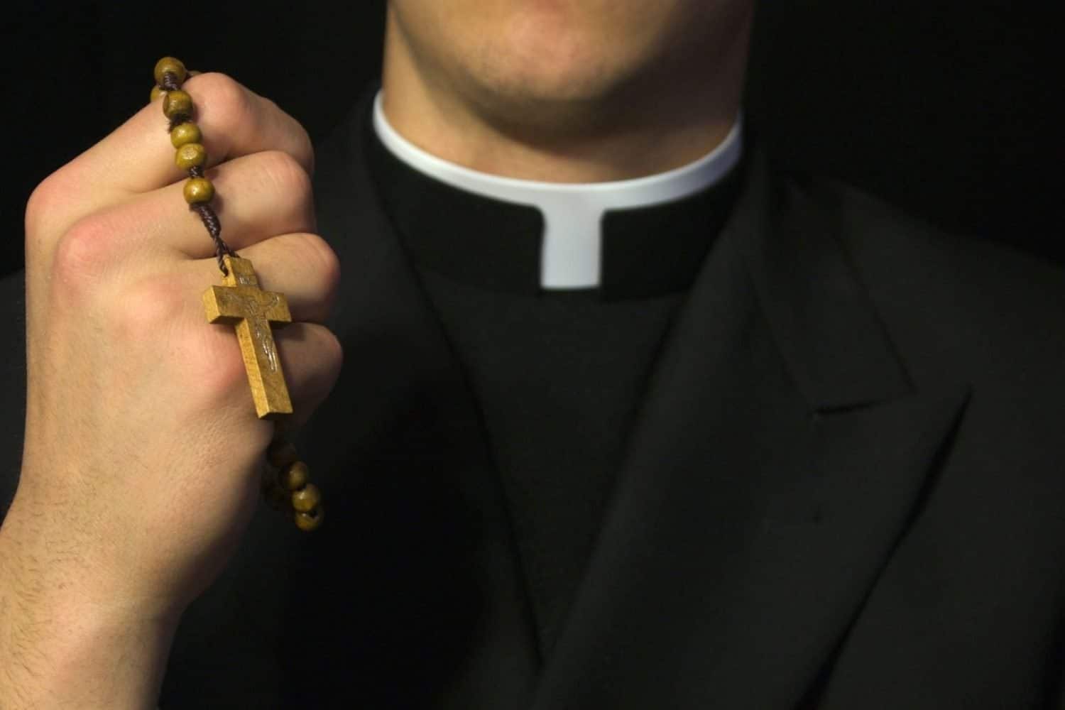 Sacerdote que dispar&oacute; contra polic&iacute;a queda en libertad