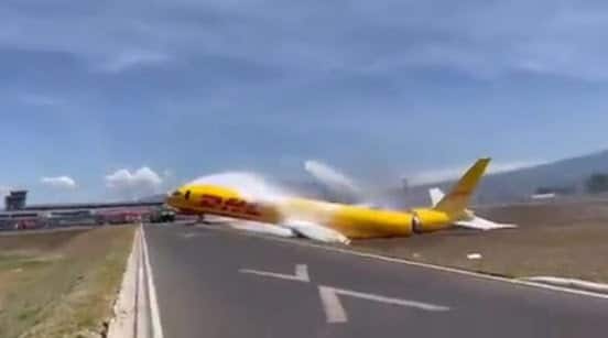 avi&oacute;n se parti&oacute; en dos durante aterrizaje